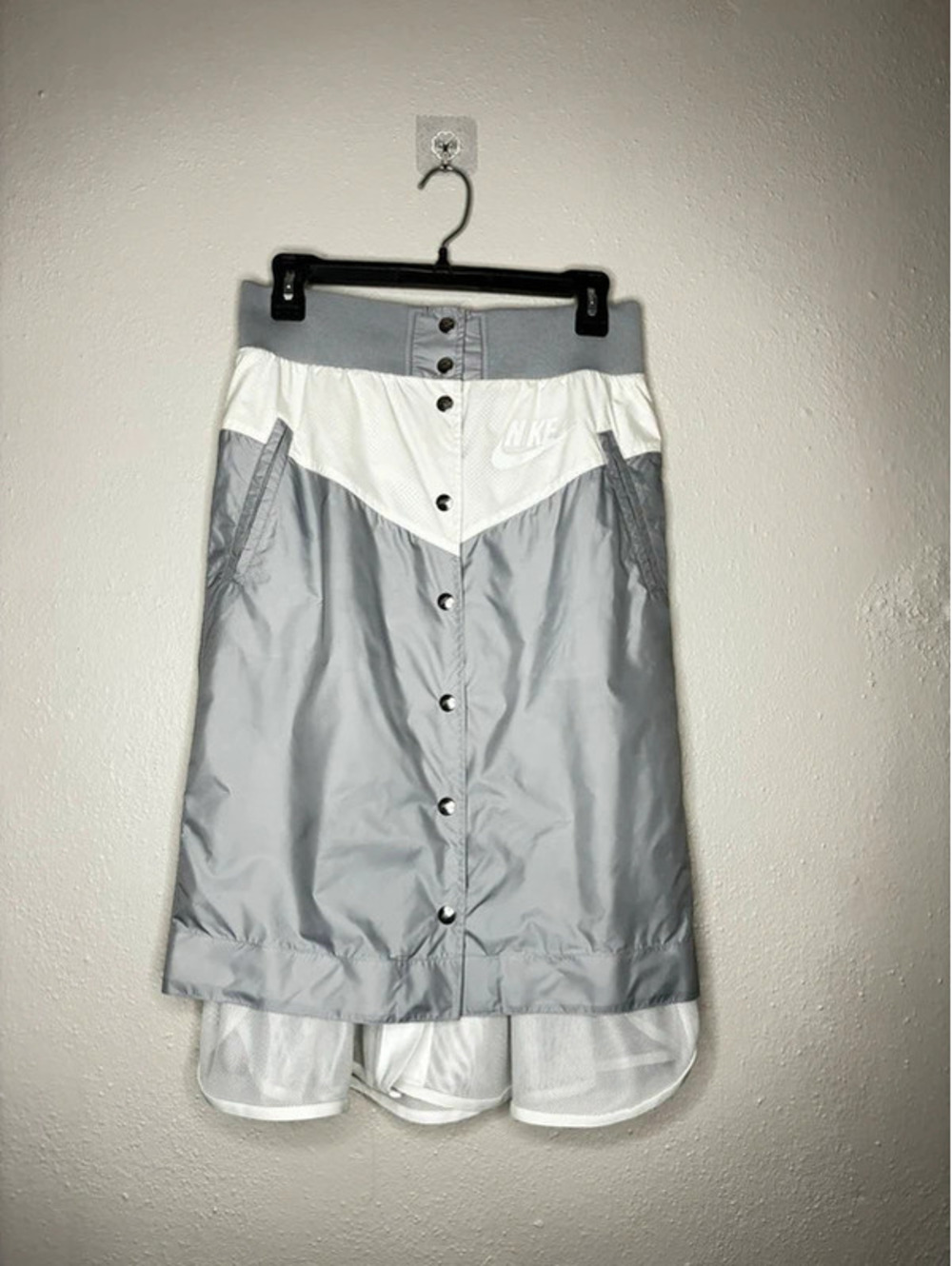 Nike Women's Tech wear Utility Layered Mesh Snap Skirt Size S Grey/White